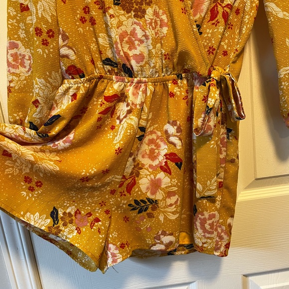 Yellow flower romper - Picture 3 of 6